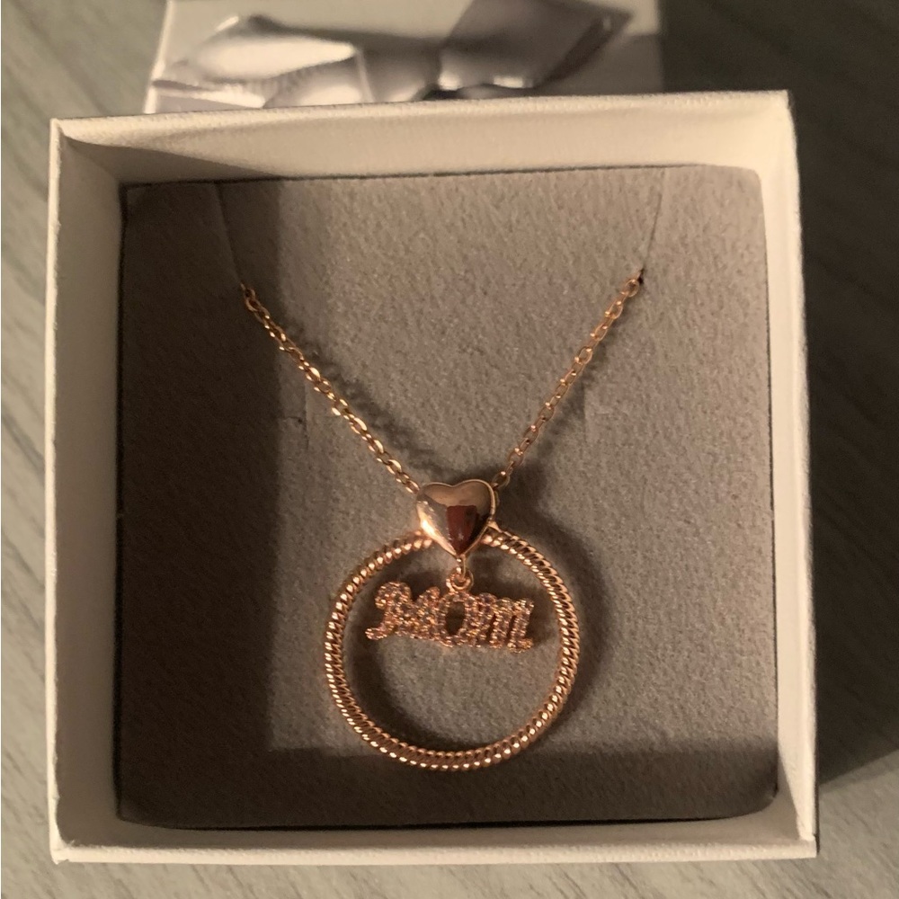Elegant Necklace with Heart Pendant